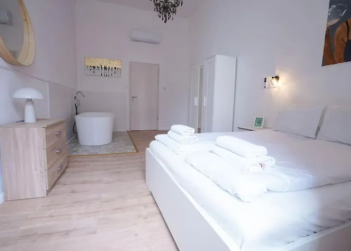 Venus - Klauzal Ter I *