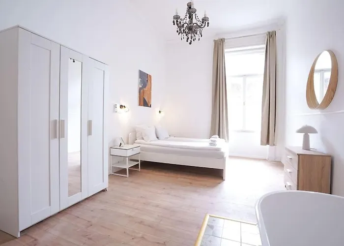 Venus - Klauzal Ter I * Budapesta